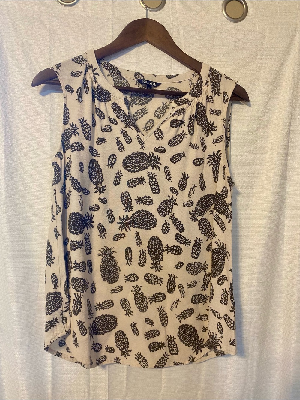 Nic+Zoe Pineapple Print Black and Cream Sleeveless Camisole Dry Clean